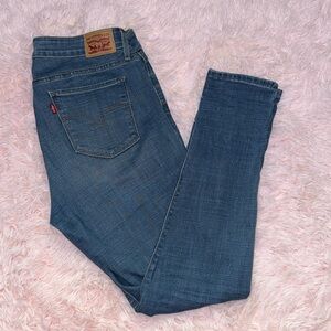 Medium Wash 711 Levi’s Jeans